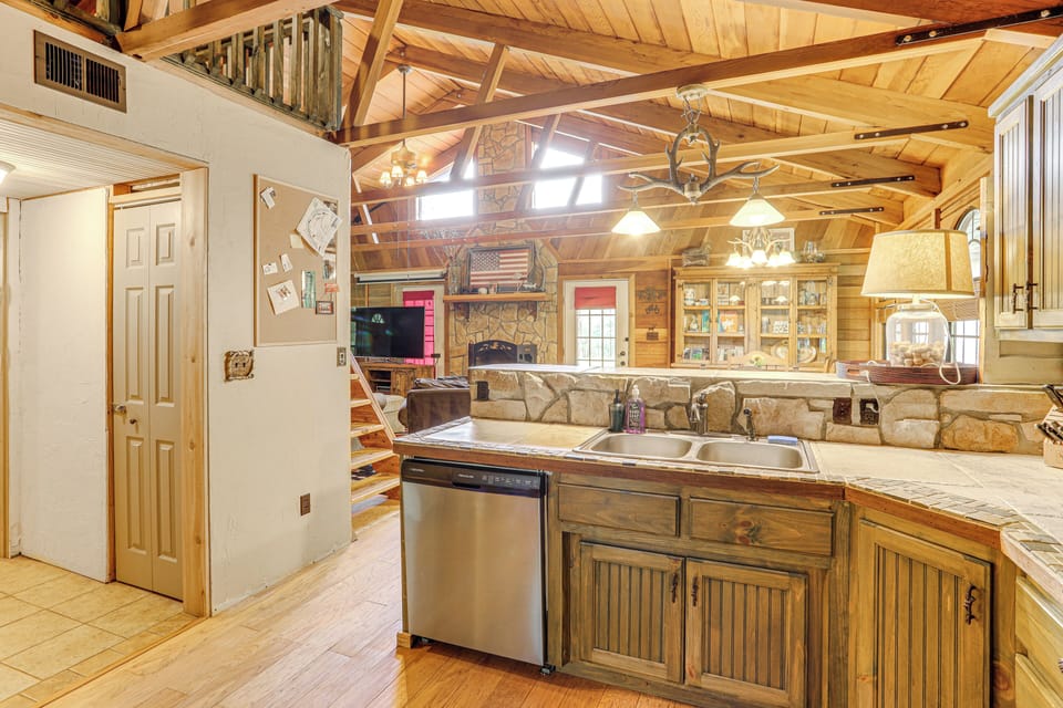 Kitchen | 1st Floor | Toaster | Blender | Crockpot | Cooking Basics | Spices