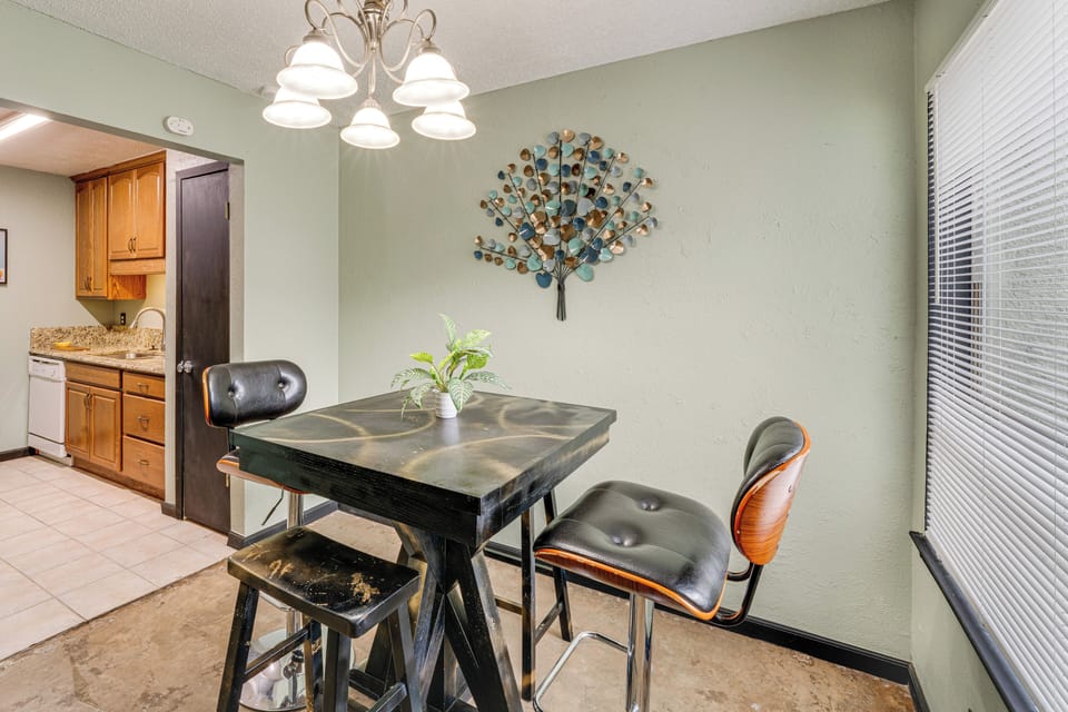 Dining Area | Kitchen