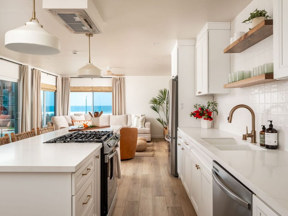 Cook with a view! Indulge your culinary skills in our fully equipped kitchen.