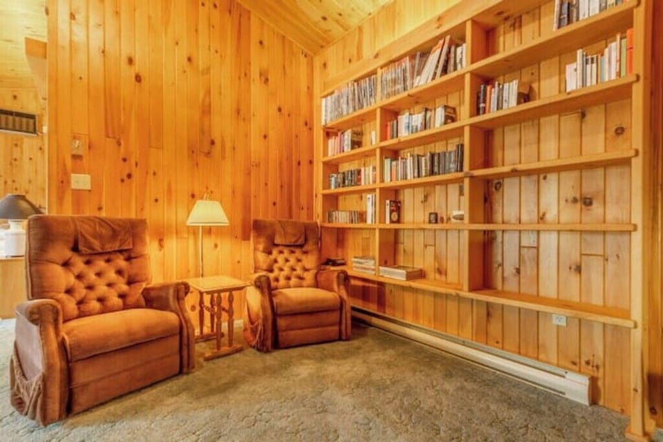 semi-private office off primary bedroom; good for working; high speed internet!