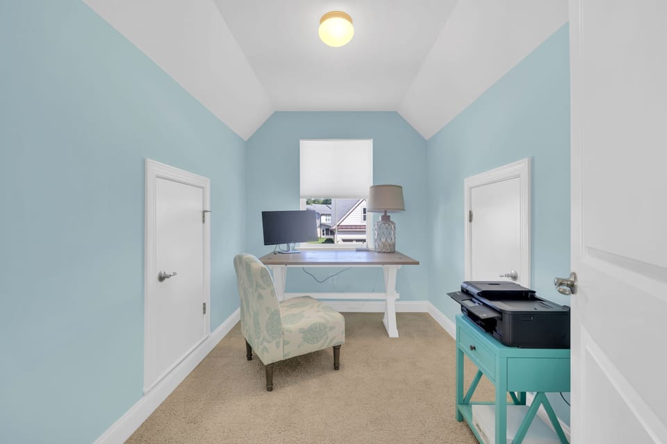 Office with 1 Gig Wifi (VZ Fios), or pack 'n play area