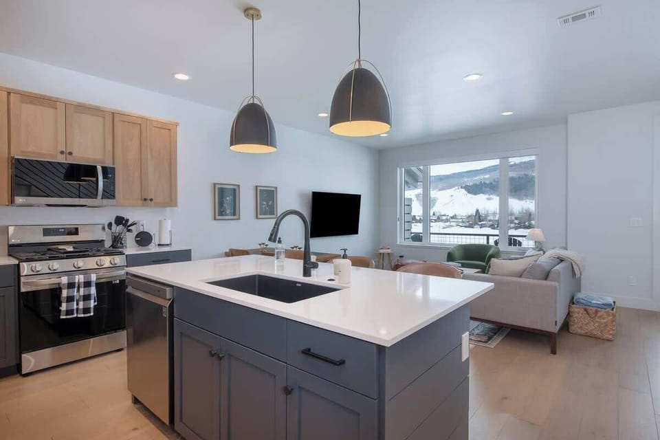 Open concept kitchen and great room is great for entertaining.

Seat up to 9 people comfortably at the center island and dining table.