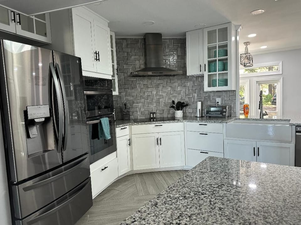 Fully Remodeled Kitchen