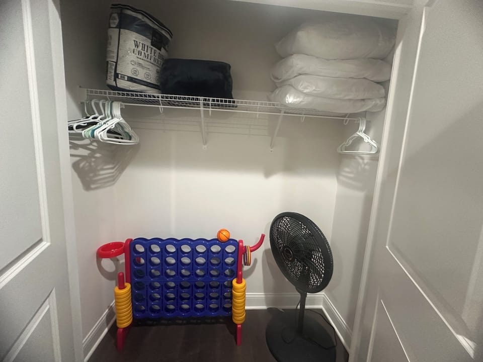 Office/Extra main floor bedroom closet