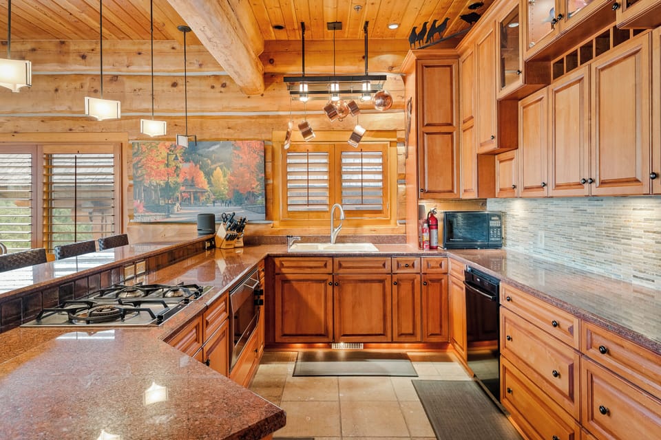 Charming full kitchen with everything you need to cook up delicious food. 