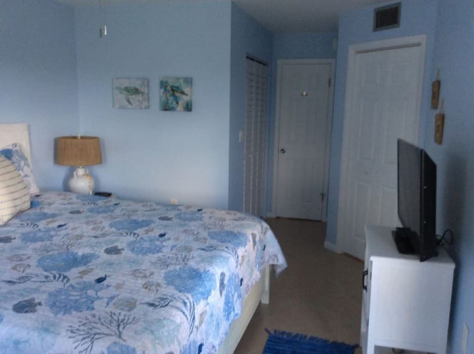 New Adjustable King With Memory Foam
Adjacent to bathroom, living room, balcony!