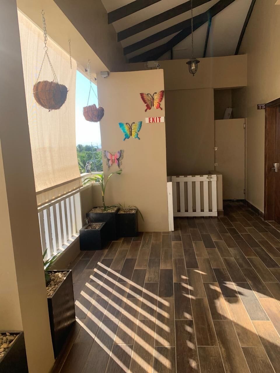 Third floor, shared-balcony