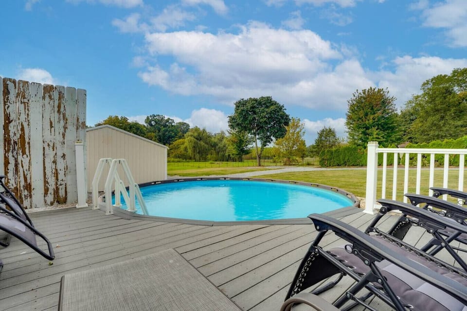 Lounge chairs to sunbathe or supervise the little ones enjoying the pool!