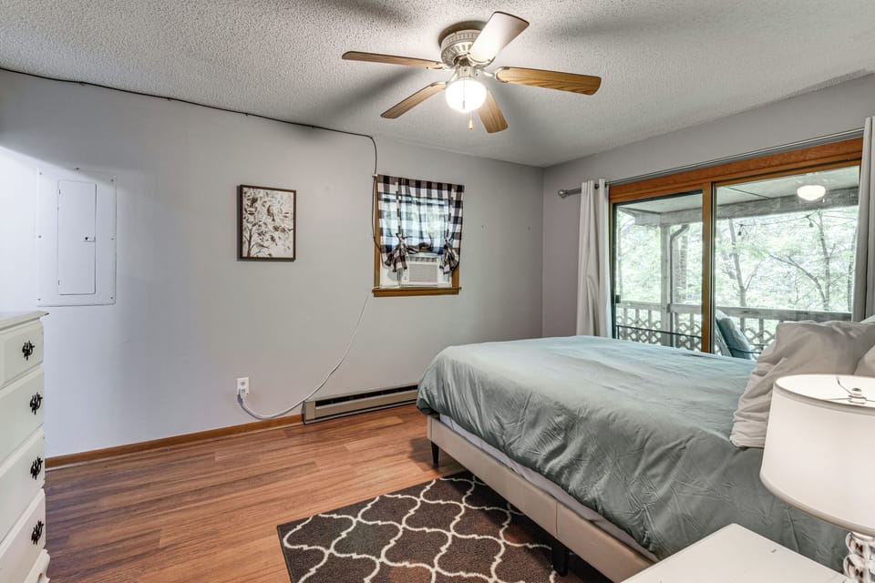 Bedroom 1 | King Bed | Linens Provided