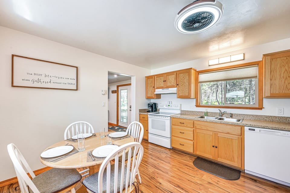 Kitchen | Trash Bags/Paper Towels