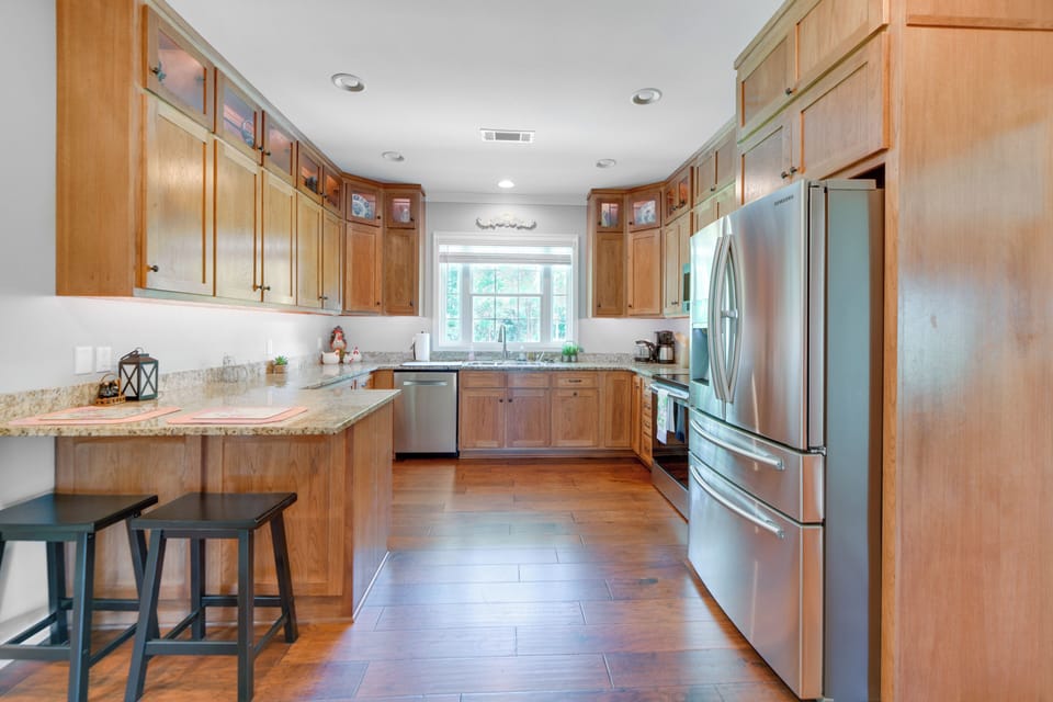 Kitchen | Breakfast Bar | Dishware/Flatware | Drip Coffee Maker