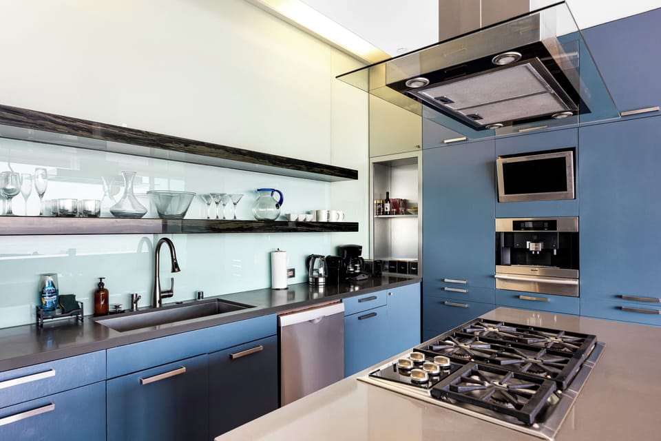 Fully equipped kitchen.