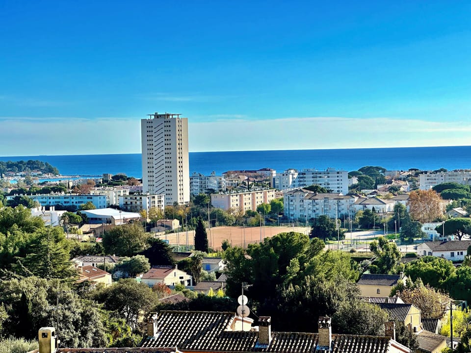 Beach/ocean view