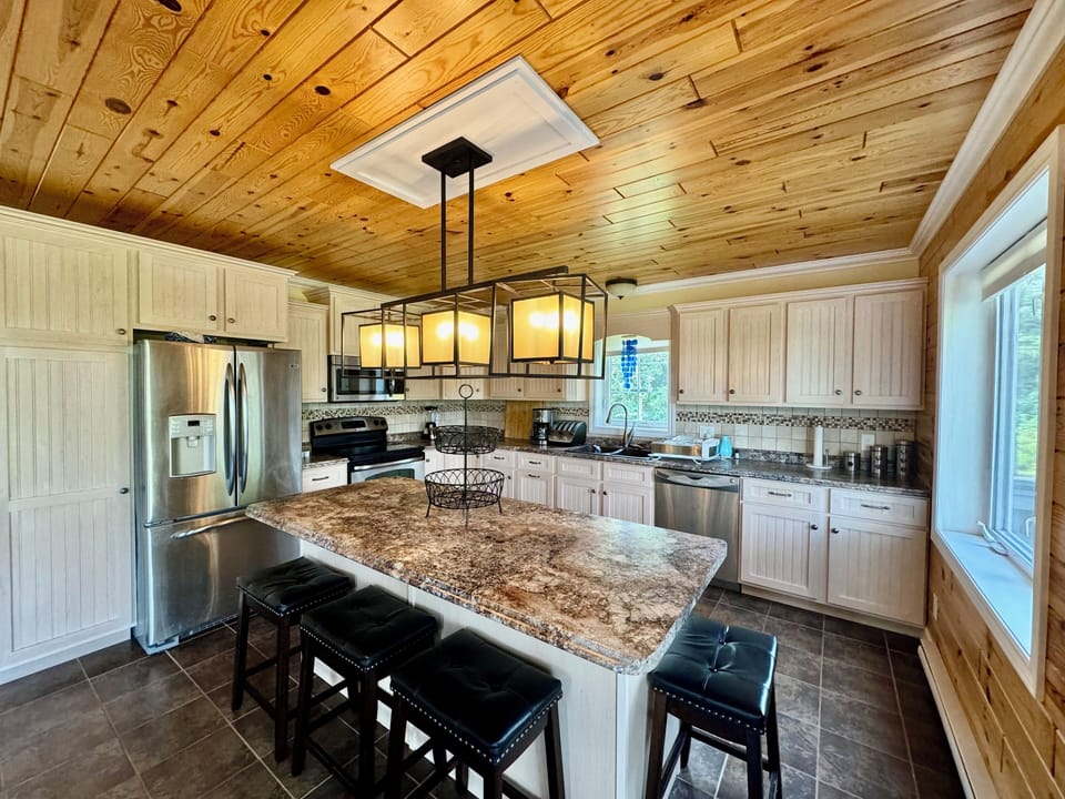 Beautiful kitchen with all stainless steel appliances. Pantry w pull out drawers