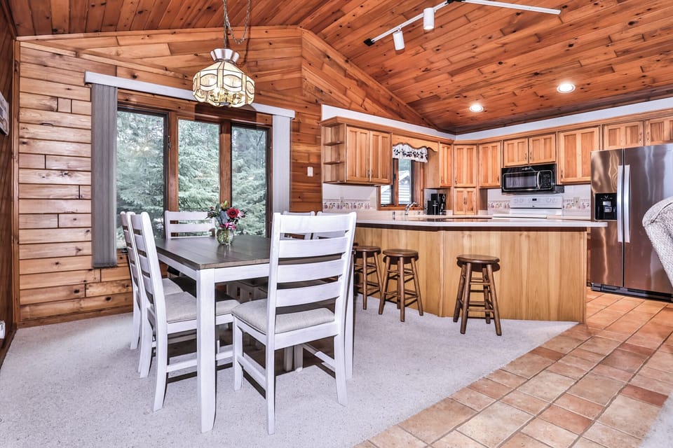 Spacious open concept kitchen/dining area.