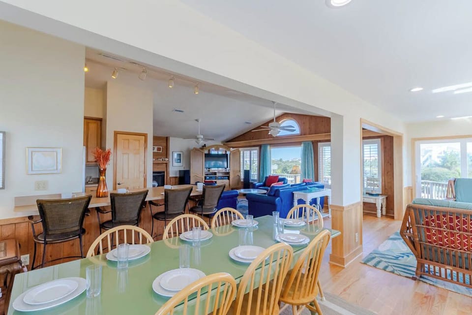 Top Level Dining Area
