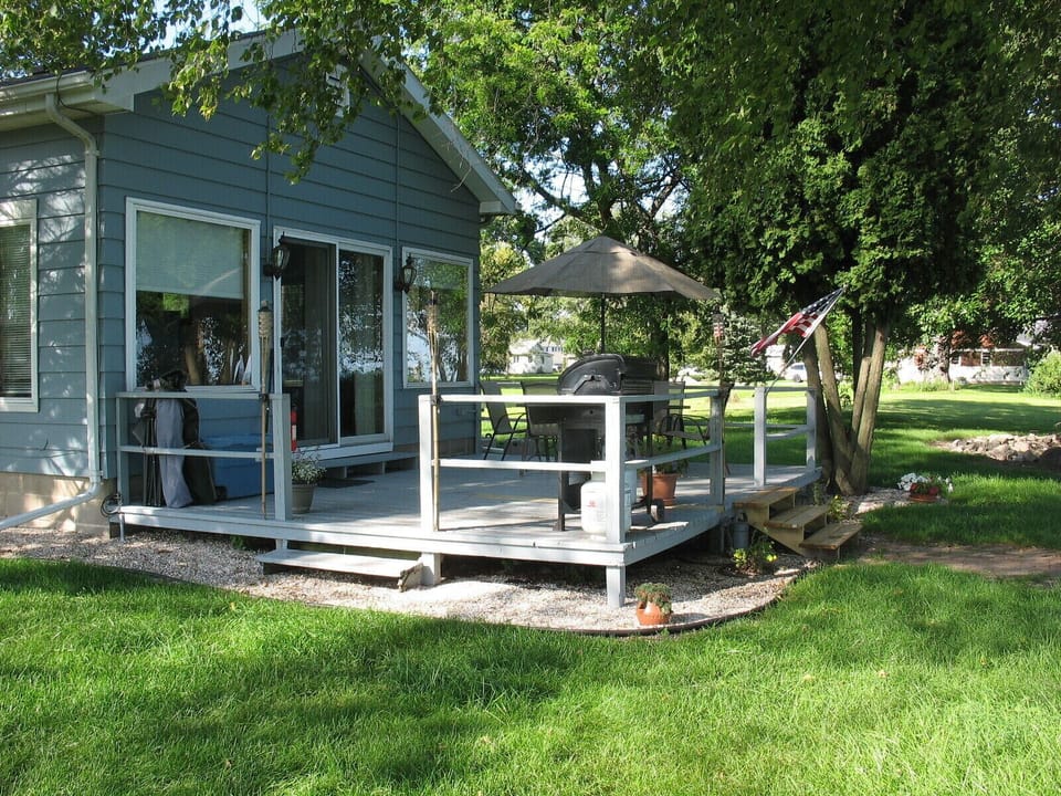 Relaxing deck with grill!