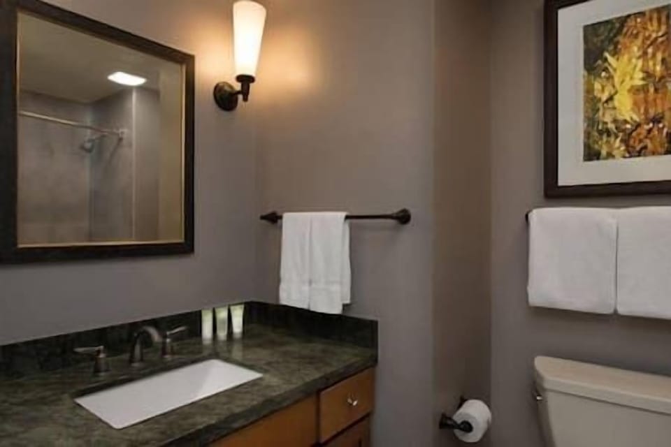 Separate bathtub and shower