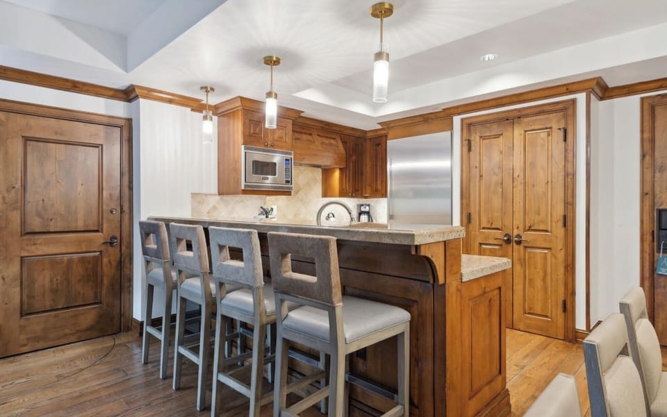 Open kitchen (w/ all cutlery, pots/pans, large pantry, etc)