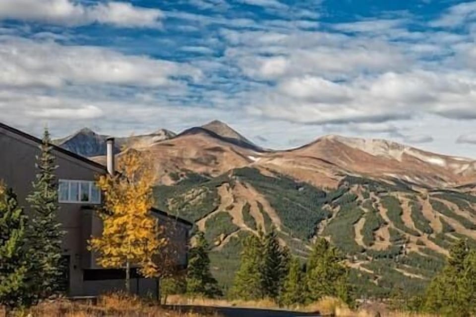 Gold Point Resort Mountain view