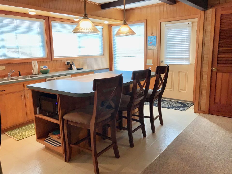 Cottage Inn Kitchen and Island - Kitchen and island seating.