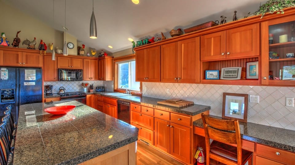Oceanhouse Kitchen Area - Kitchen area with island.