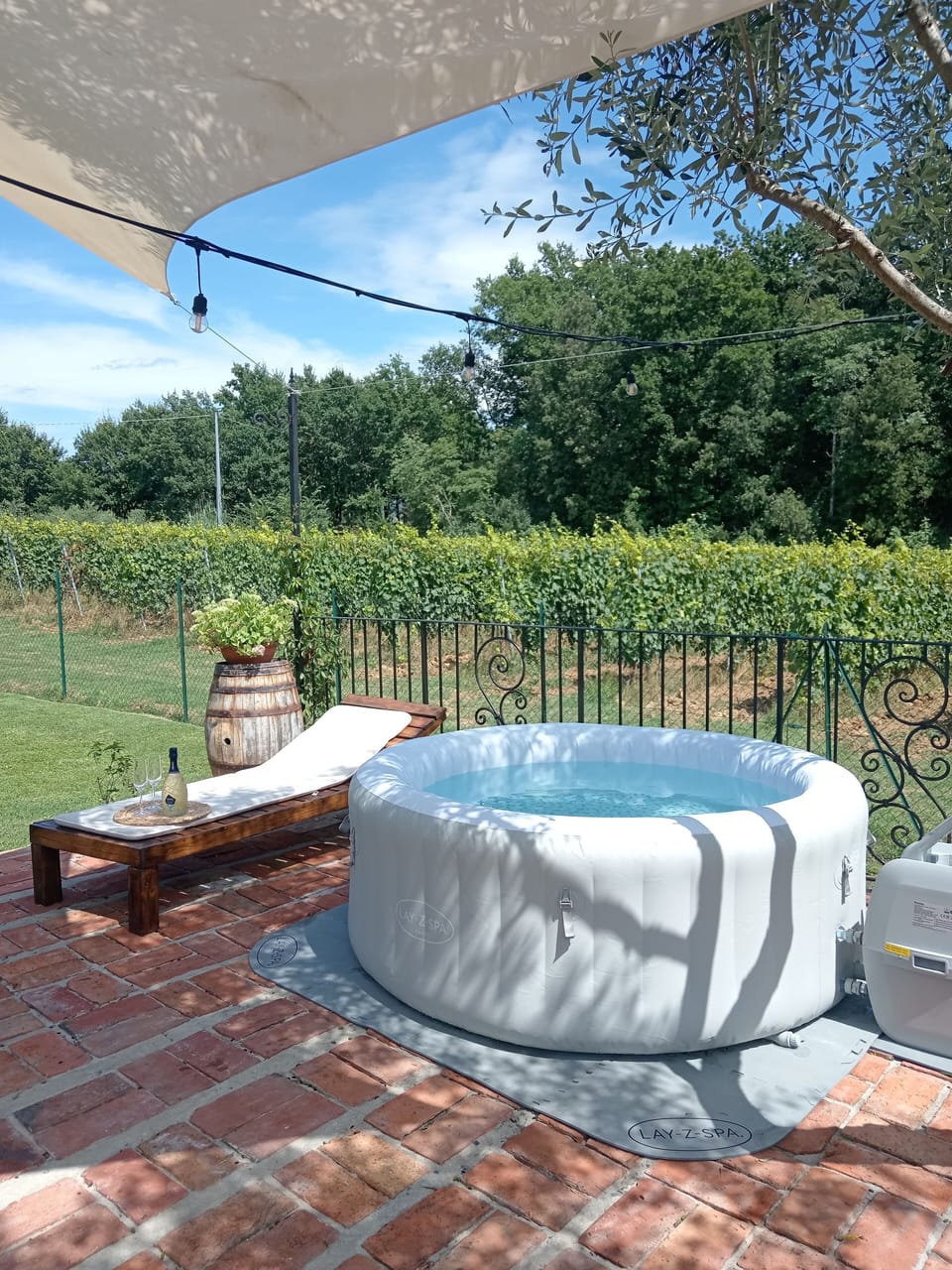 Outdoor spa tub
