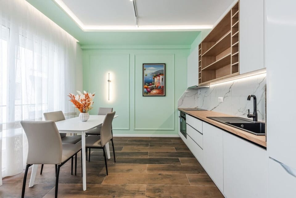 Dining area & Fully-Equipped Kitchen