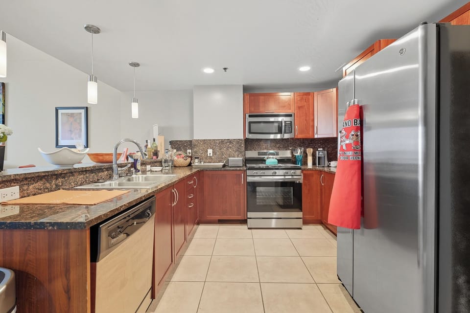 FULLY APPOINTED CHEFS KITCHEN WARES