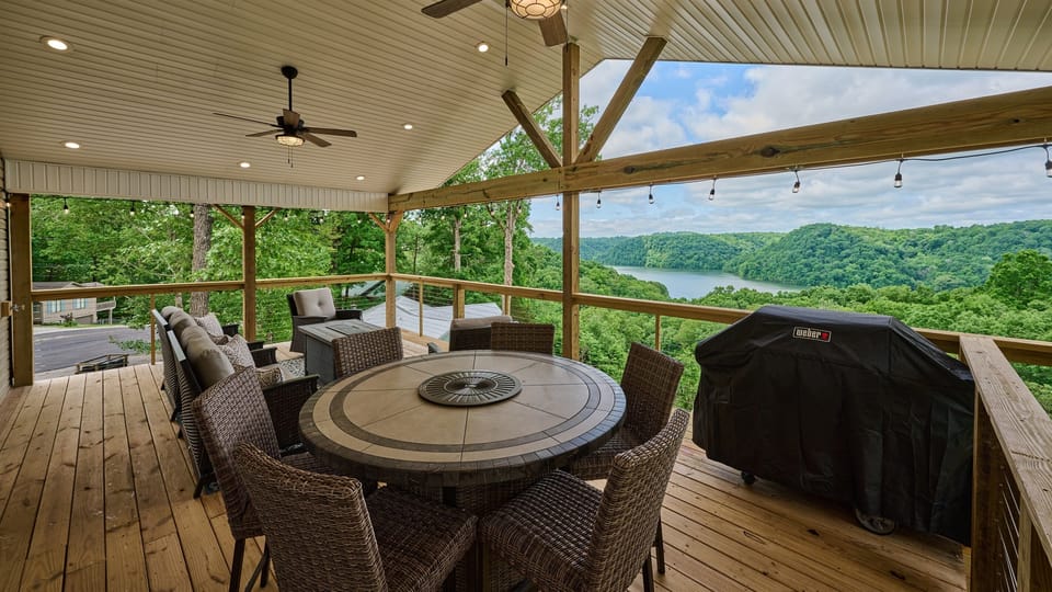 Expansive upper deck with panoramic views!