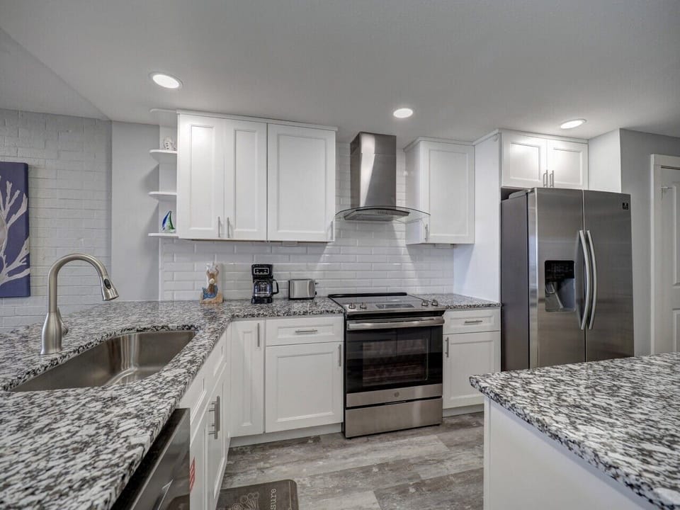 Fully Equipped Kitchen with Stainless Steel Appliances