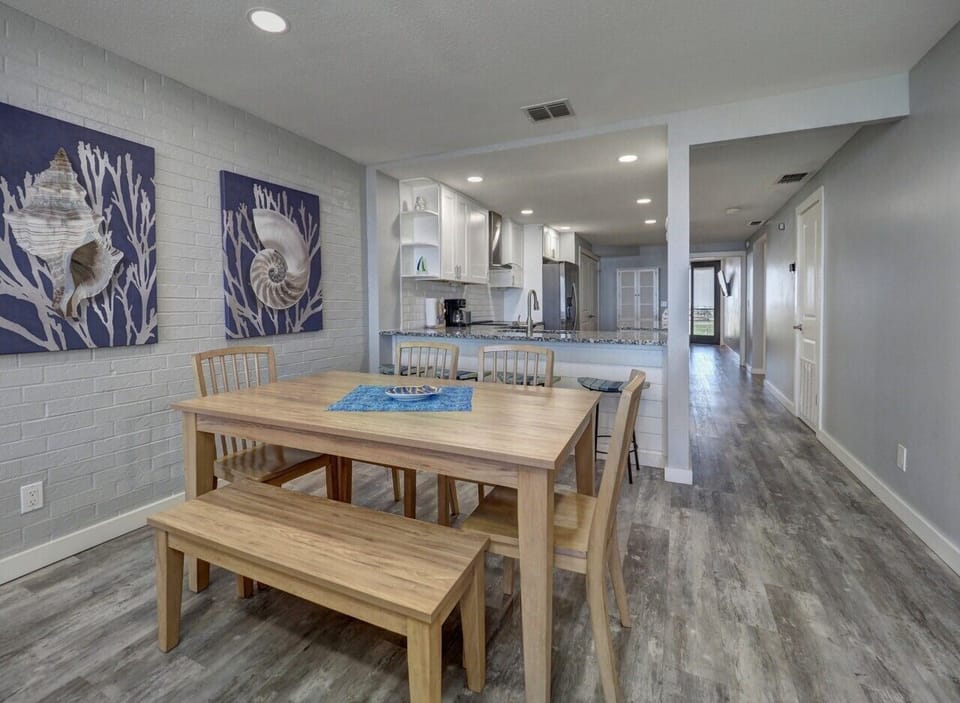 Dining Table w/ Seating for Six & Open Access to the Kitchen