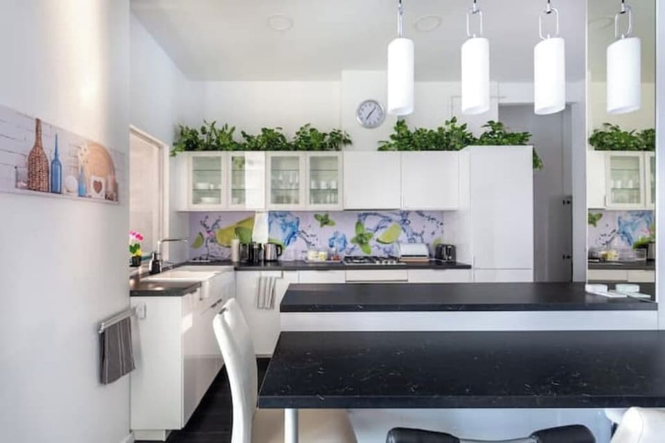 Full Kitchen 