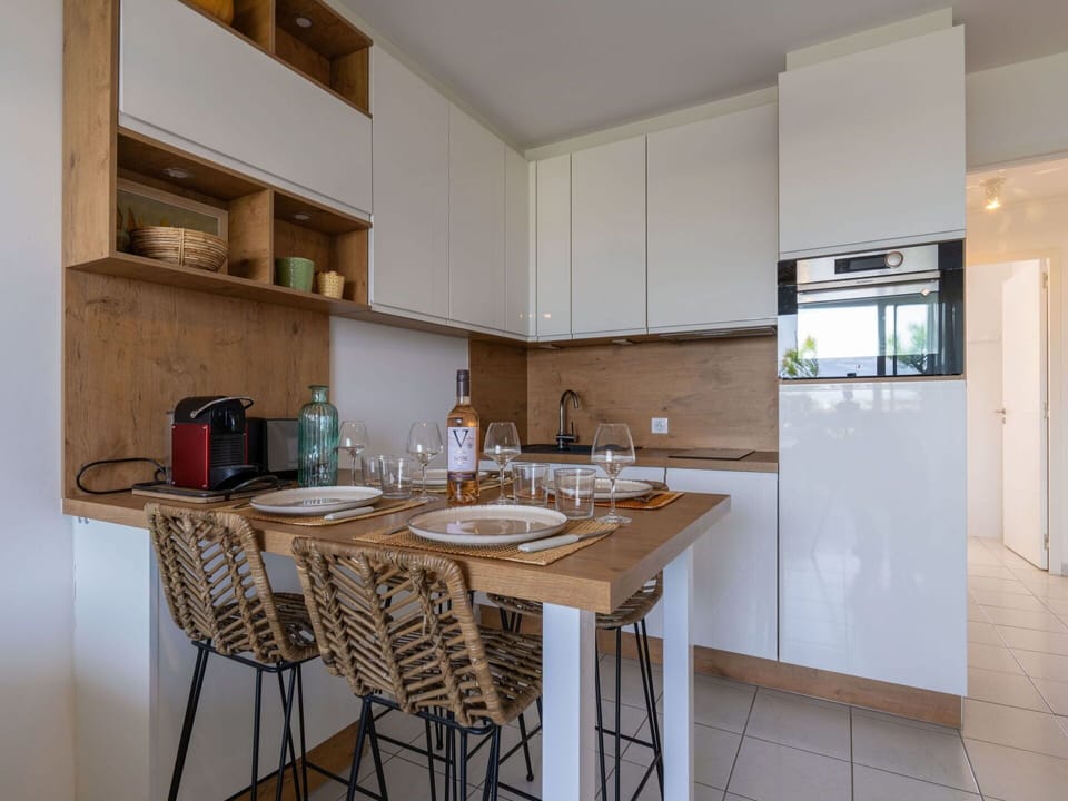Countertop, Cabinetry, Furniture, Property, Tap, Kitchen, Wood, Interior Design, Table, Flooring