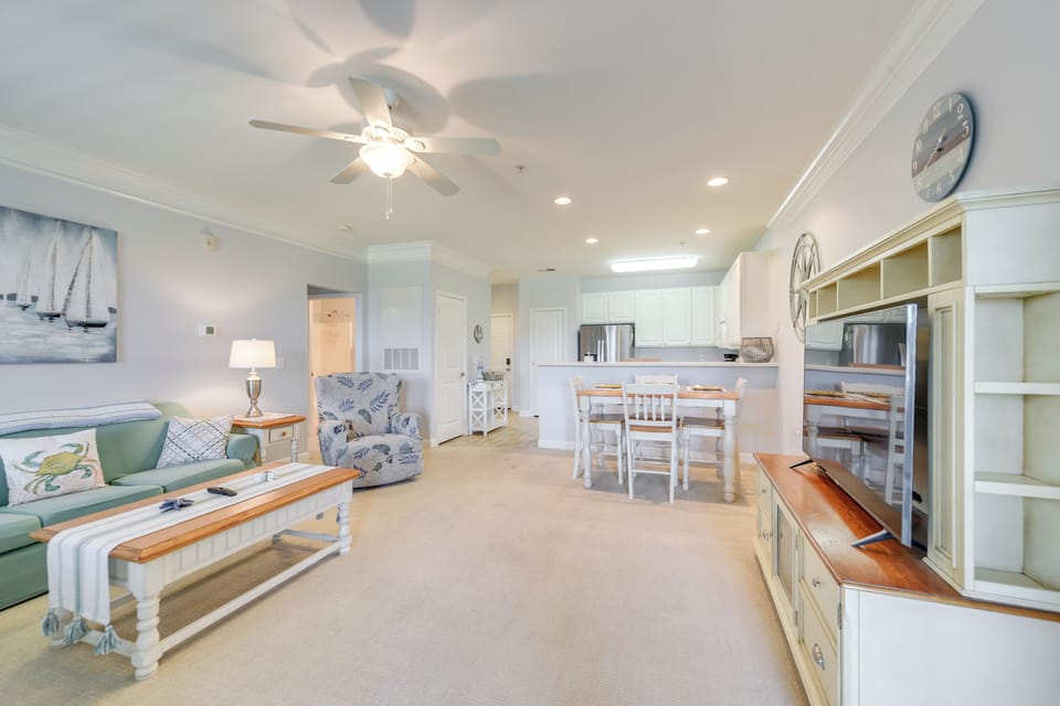 Living Room | Single-Story Condo | Central A/C | Free WiFi | Smart TV