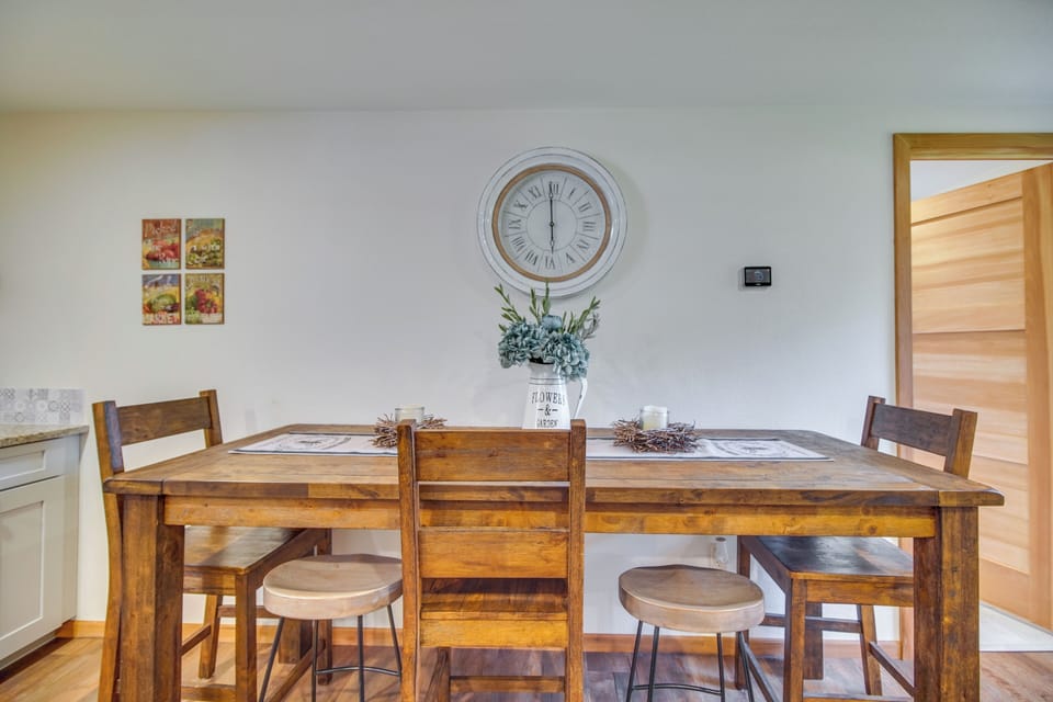 Guest Cabin Dining Table