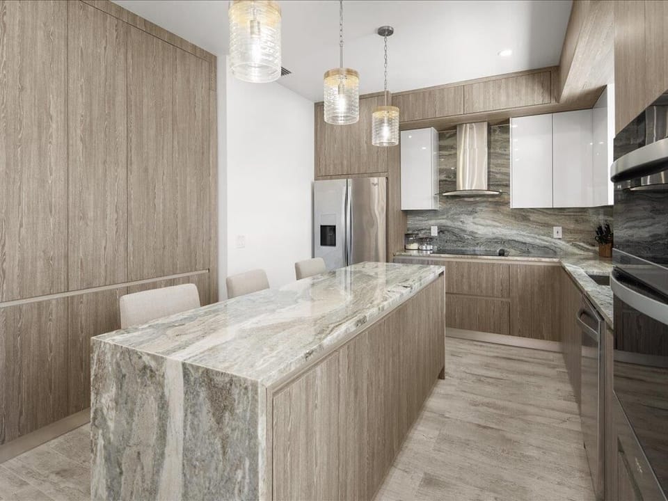 Chic and Modern Kitchen with Breakfast Bar