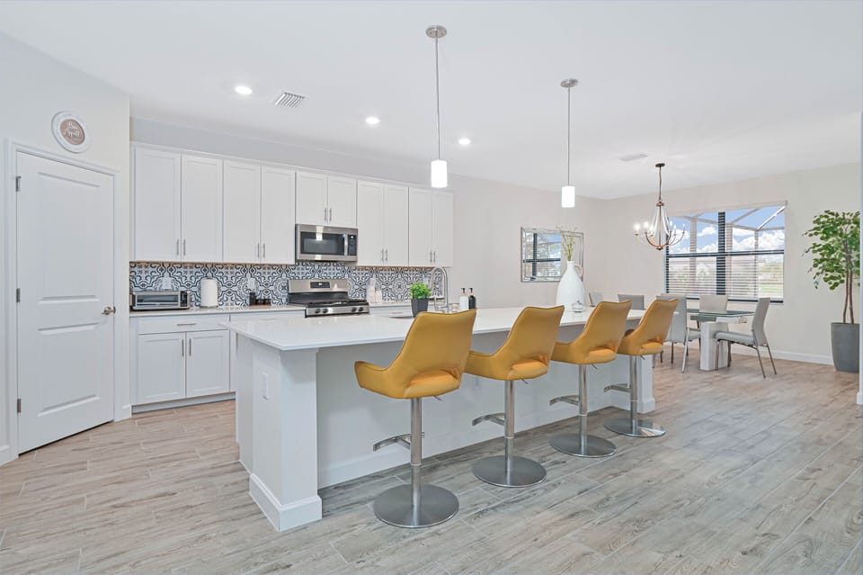 VD20121 new - Kitchen Island with seating and dining area