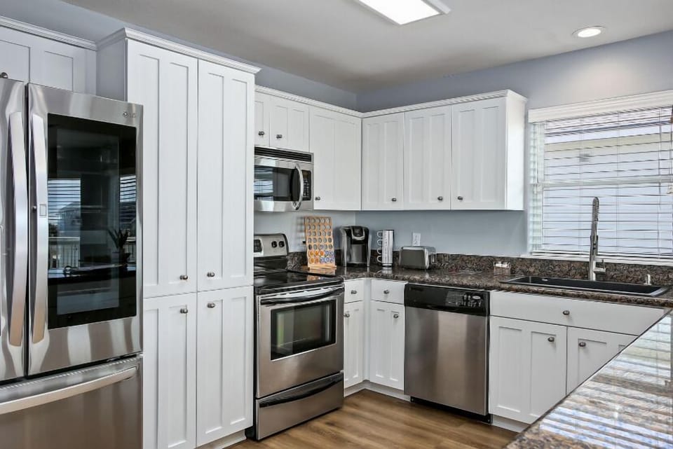 Fully equipped, updated kitchen!