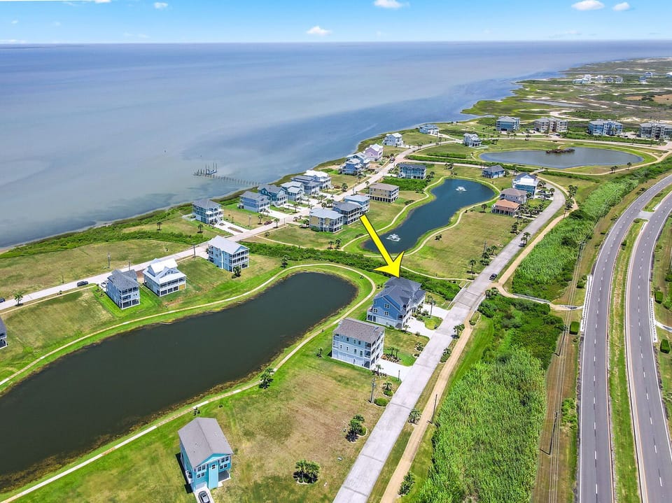 Quick walk or golf cart ride to the beach. Tunnel to the ocean is across the road.
