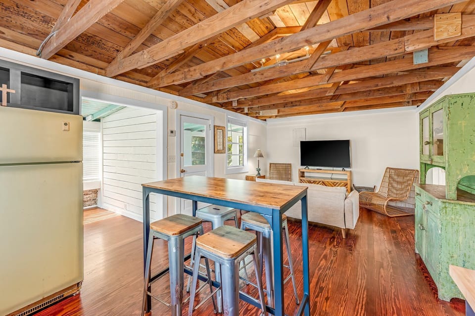 8-web-or-mls-810-young-st
