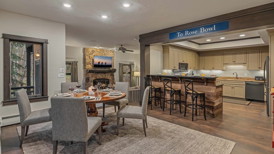 Dining Area, Lower Level - Table with bar seating nearby
