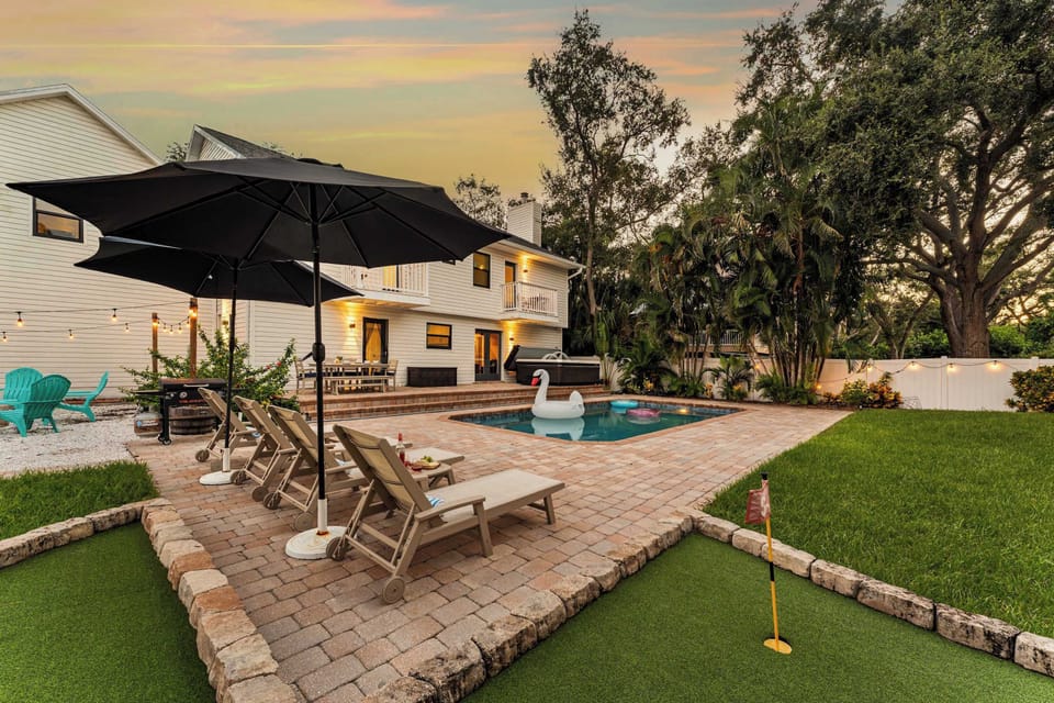 Just a short drive to beautiful beaches. Ideal for sun seekers and water sports enthusiasts.