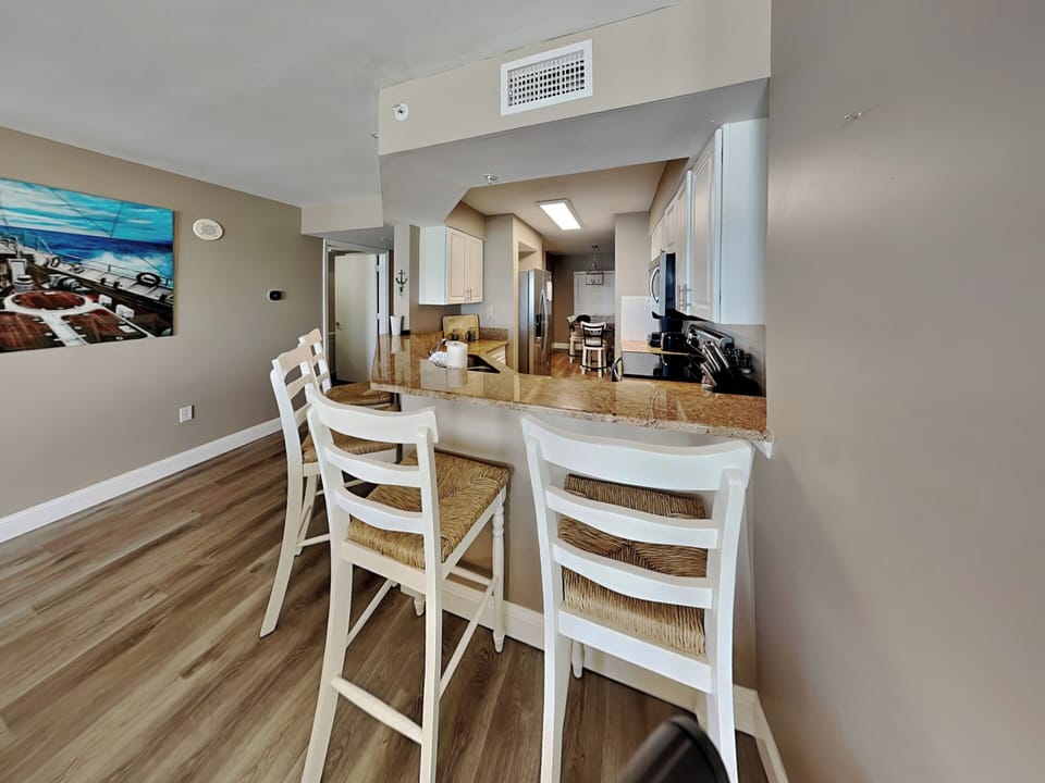 Breakfast Bar - Seating for Four