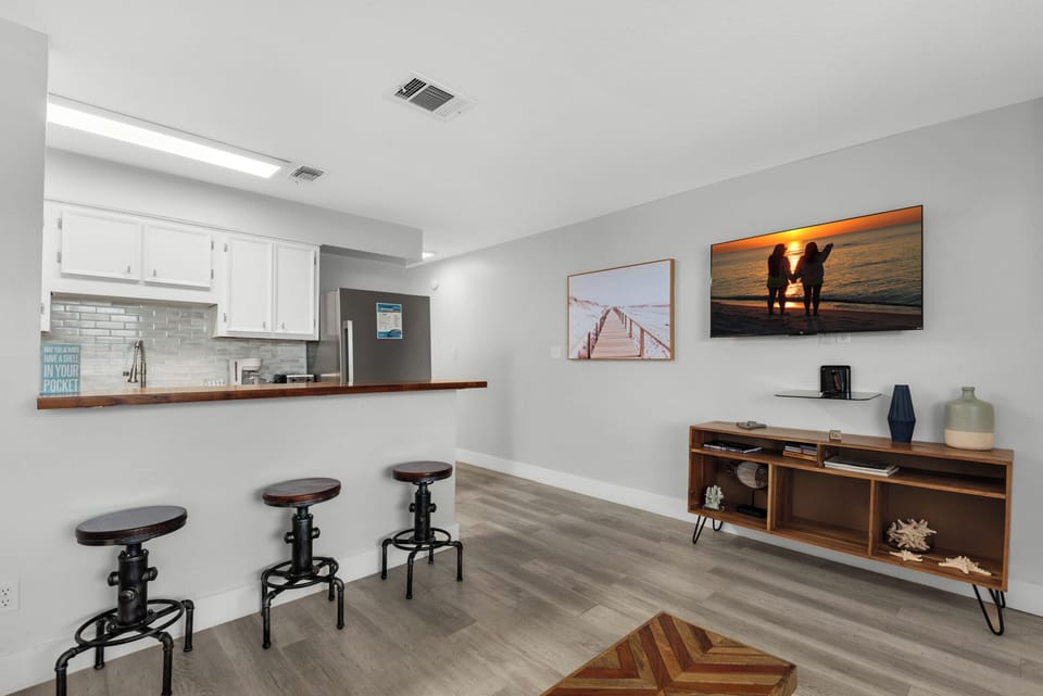 Eat-in bar seating