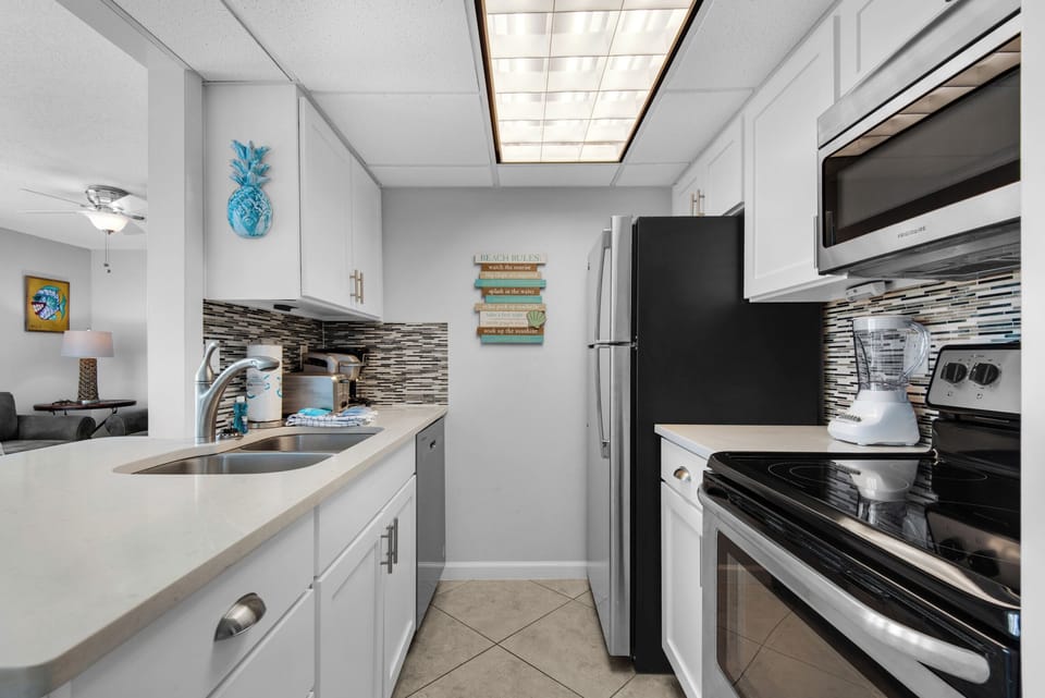Full kitchen