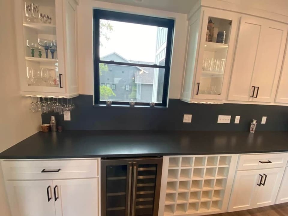 Fully equipped beverage area