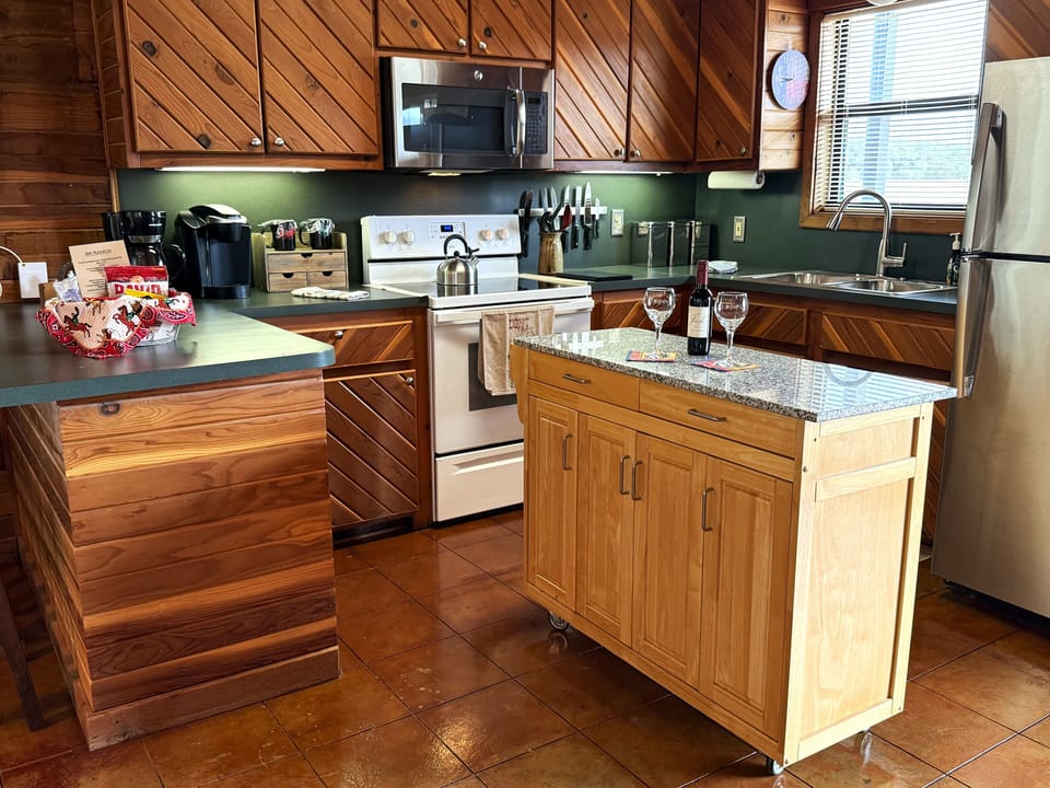 Fully equipped kitchen.