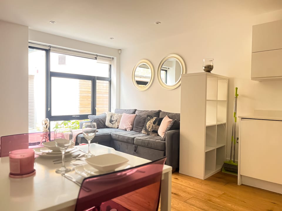 Living Room / Dining Table