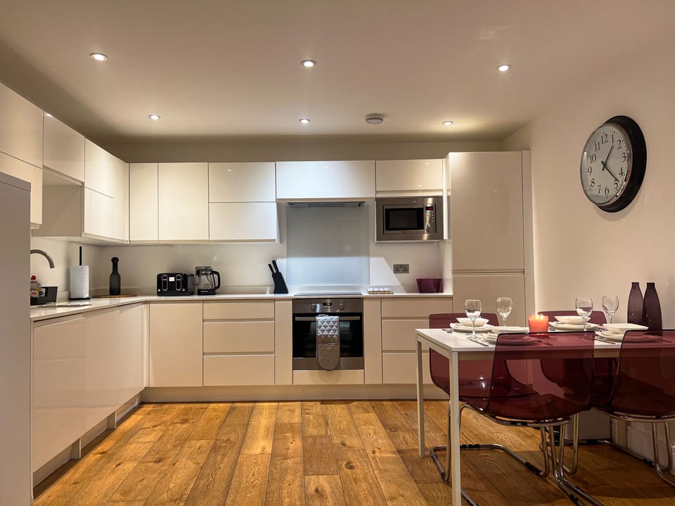 Kitchen / Dining Area